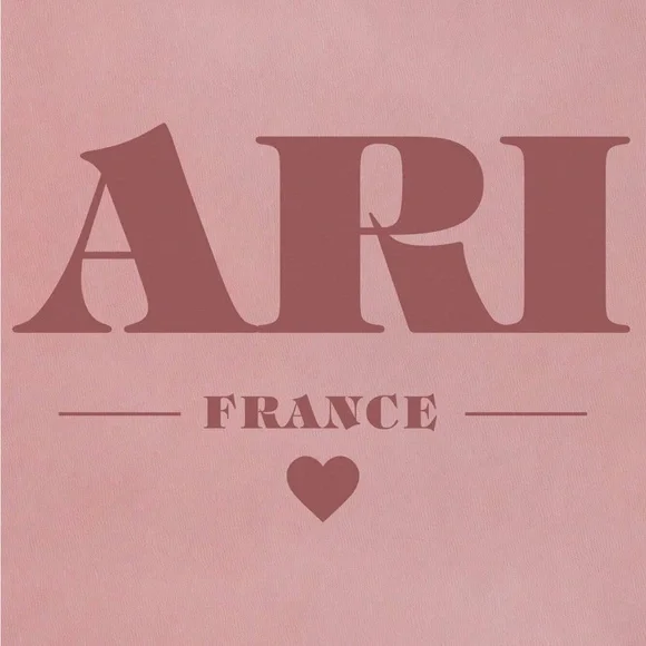 New to Posh C ๐| Euro Style Pink Graphic Women's Top - Picture 8 of 9